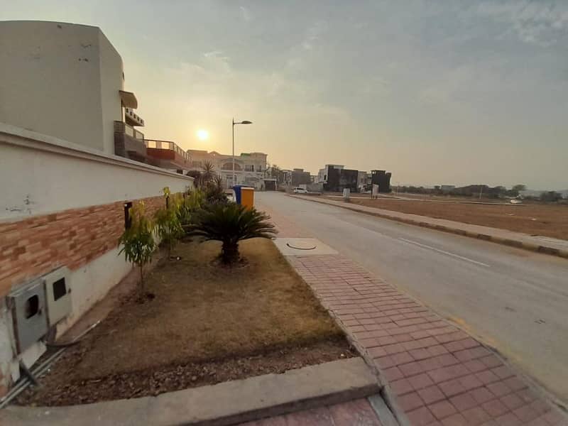 Bahria Town Phase 8, Overseas Block 1 Kanal Marla Designer House Perfectly Constructed Outstanding Location Near To Masjid Park School And Commercial Are 13