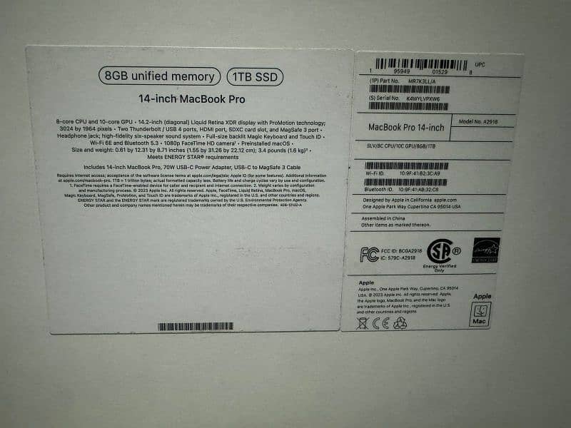 Macbook pro
M3 chip
14 inch
8Gb
1TB 1