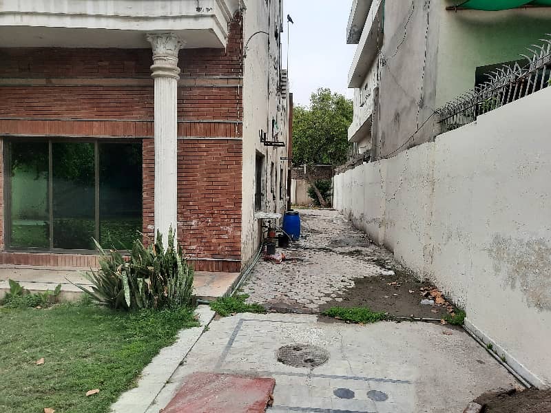 2 Kanal Commercial House Available For Rent 17