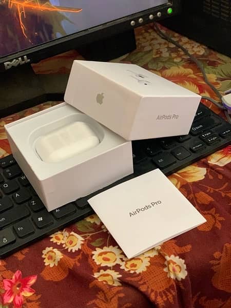 AirPods pro 10 by 10 Non used 1