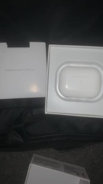 AirPods pro 10 by 10 Non used 4
