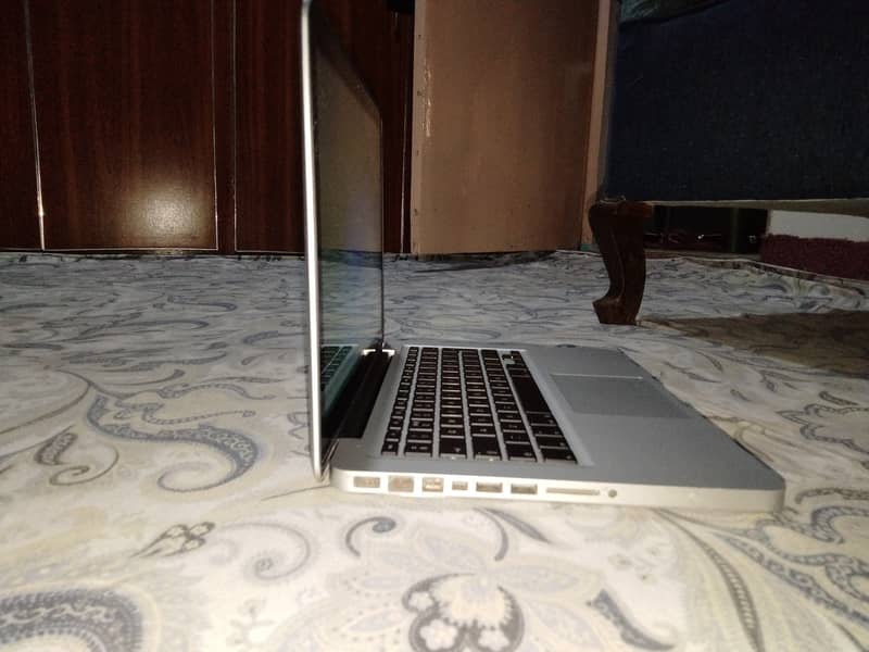 MacBook Pro 2015 Intel hd graphics 400gb Storage 10/9 condition 3