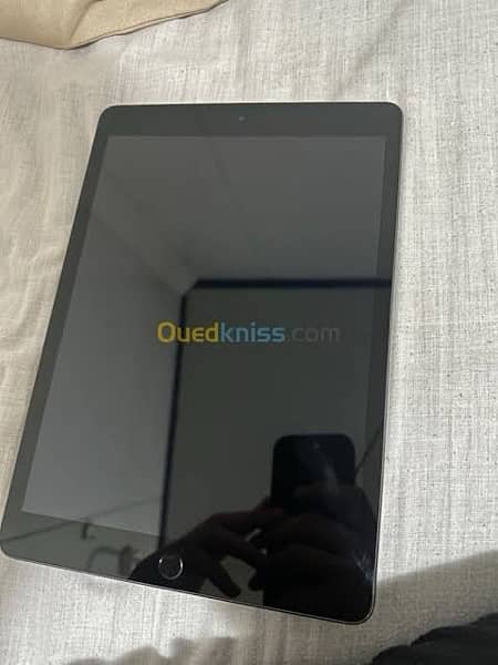 iPad 9th Gen with complete box 0