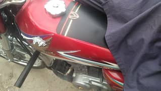 Honda 125 fuel tank orr side cover model 2016 orignl