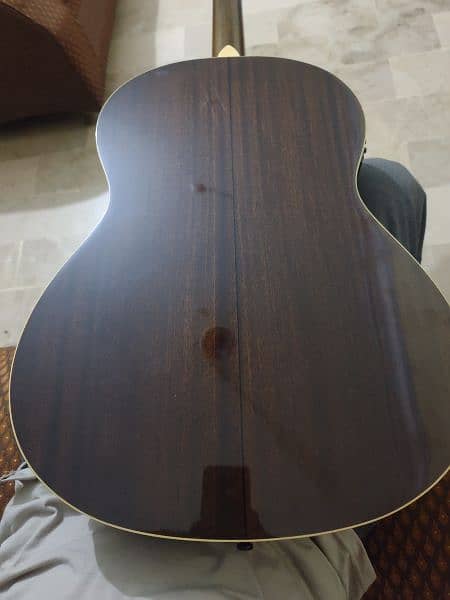 Semi Acoustic Guitar Mint Condition. Condenser recording guitar 4
