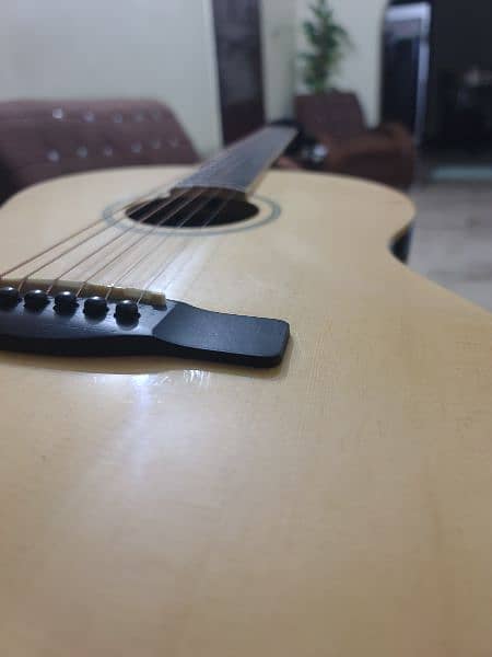 Semi Acoustic Guitar Mint Condition. Condenser recording guitar 6