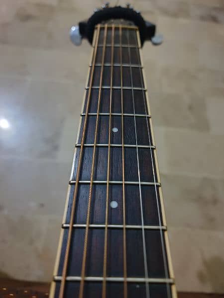 Semi Acoustic Guitar Mint Condition. Condenser recording guitar 11