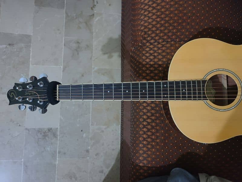 Semi Acoustic Guitar Mint Condition. Condenser recording guitar 13