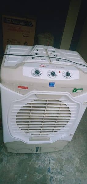 new 220 volt air colir 1 manth use he 03221712695 1