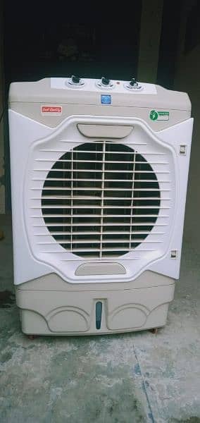 new 220 volt air colir 1 manth use he 03221712695 3