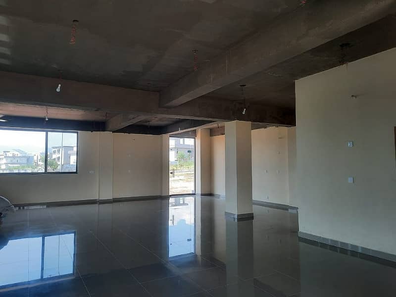 2300 Sq ft Commercial Space Available On Rent In Park Enclave 7
