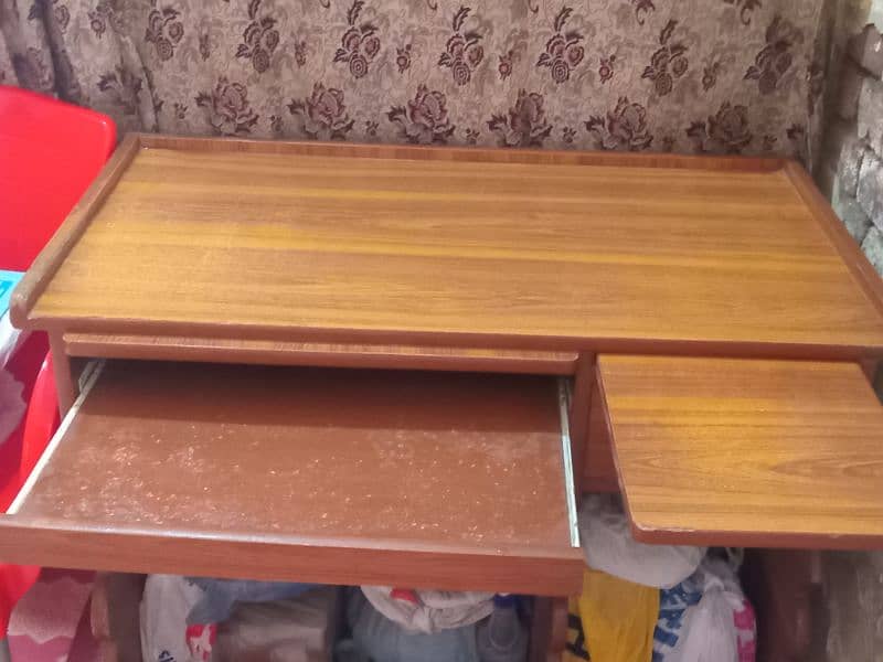 Computer Table Used Condition 1