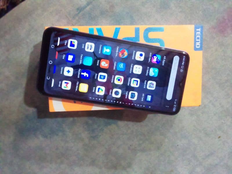 Tecno spark  8ç 3