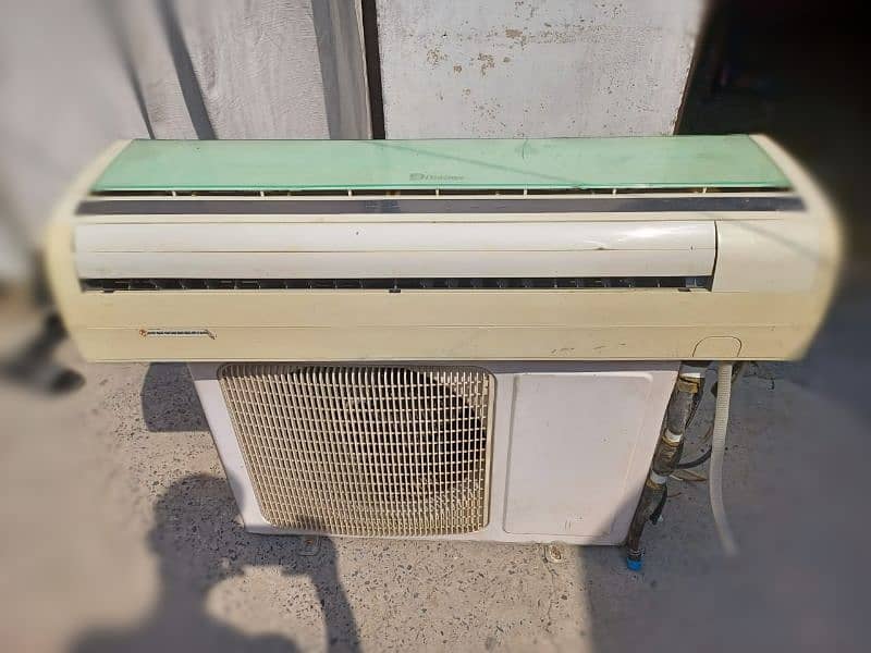 split type air conditioner 0