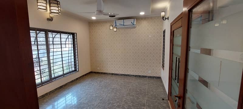 A House Of 12 Marla In Rs. 28000000 5