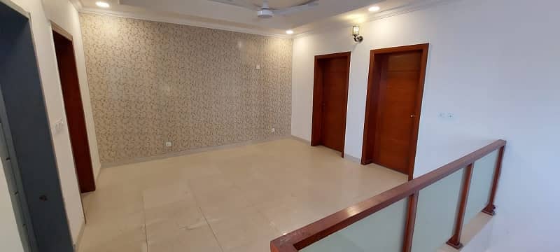 A House Of 12 Marla In Rs. 28000000 9