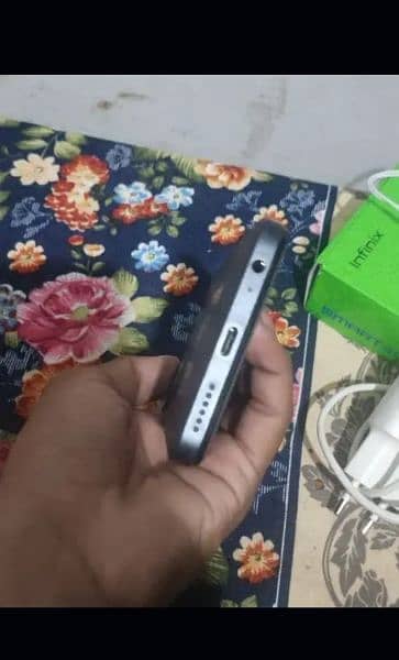 infinix smart 8 plus 10 /10 64 gb all ok 2 week used only s 4