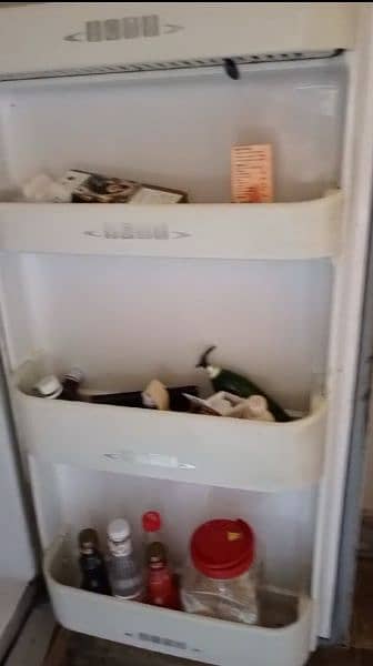 FRIDGE FOR SALE IN WORKING CONDITION 1