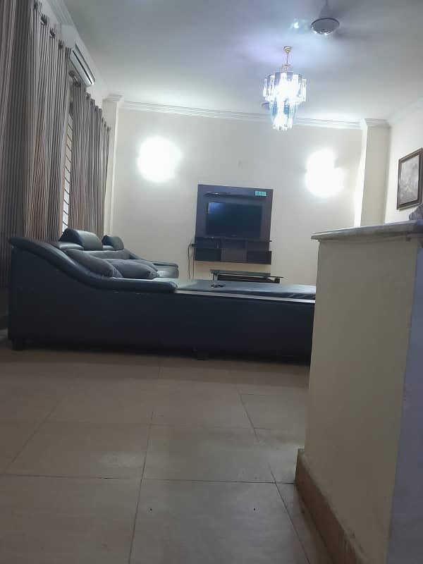 Room for rent in g-11 Islamabad 3