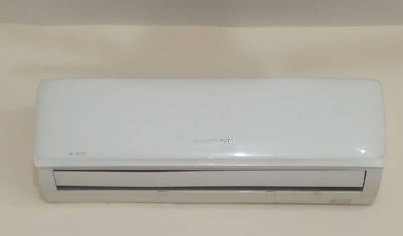 CHANGHONG RUBA inverter ac . . . . full new condition. . . and good working 0