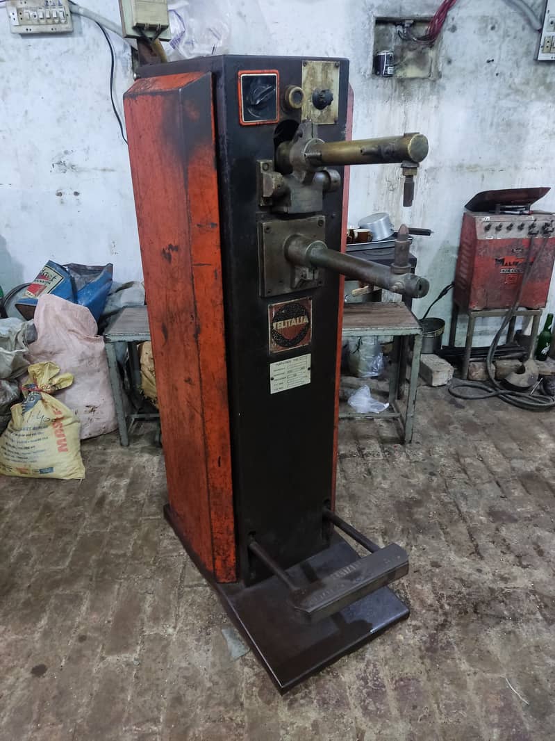 Spot welding machine 4