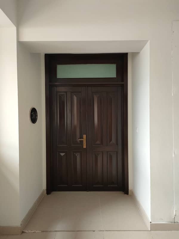BRAND NEW 12 Marla 4 Bed Flat On Ground Floor Available For Rent In Askari 11 Sec-B Lahore 4