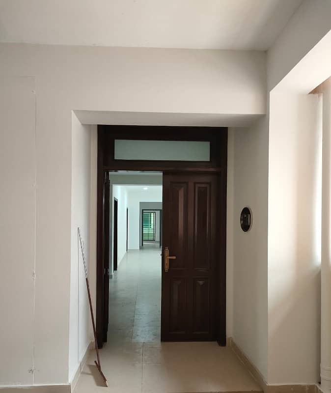 BRAND NEW 12 Marla 4 Bed Flat On Ground Floor Available For Rent In Askari 11 Sec-B Lahore 5