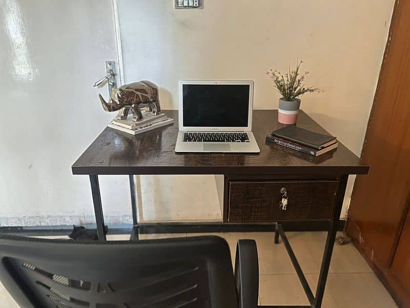 Stylish Office/Table 1