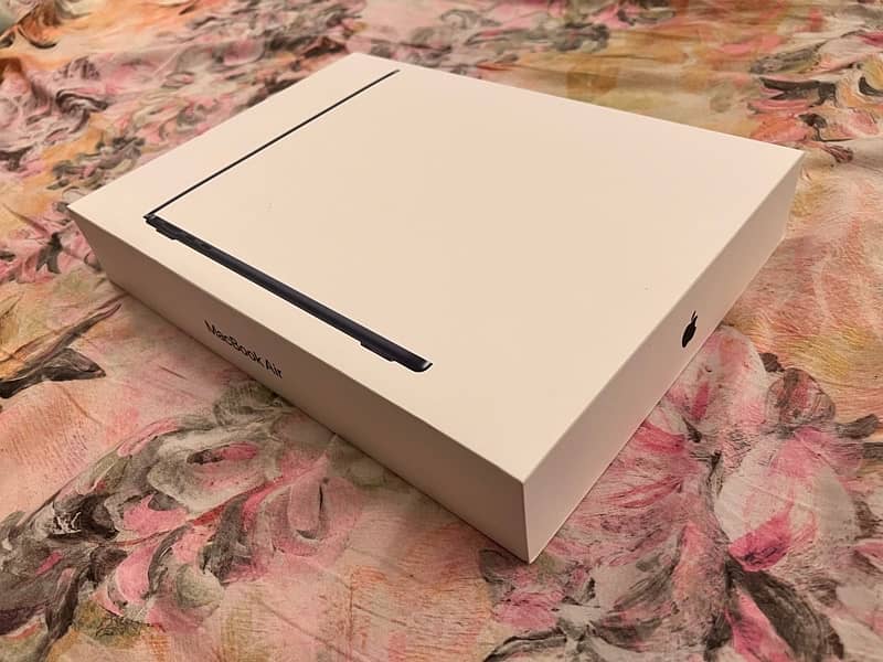Apple MacBook Air M3, 13-inch, 8GB/256GB NEW 2
