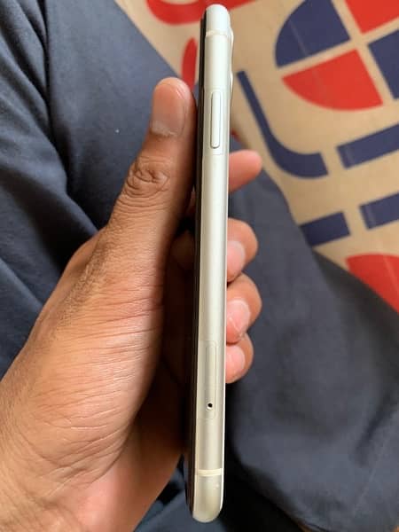 Iphone 11 Scratchless phone 4