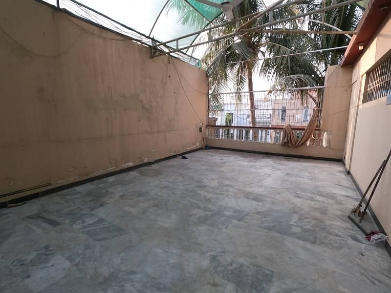 200 Square Yards House In Gulshan-e-Iqbal - Block 10-A For sale At Good Location 6