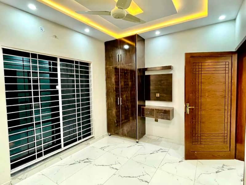 10 Marla Full House Available For Rent Sector C Bahria town Lahore 10