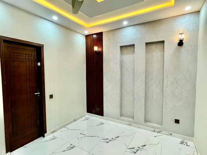 10 Marla Full House Available For Rent Sector C Bahria town Lahore 11