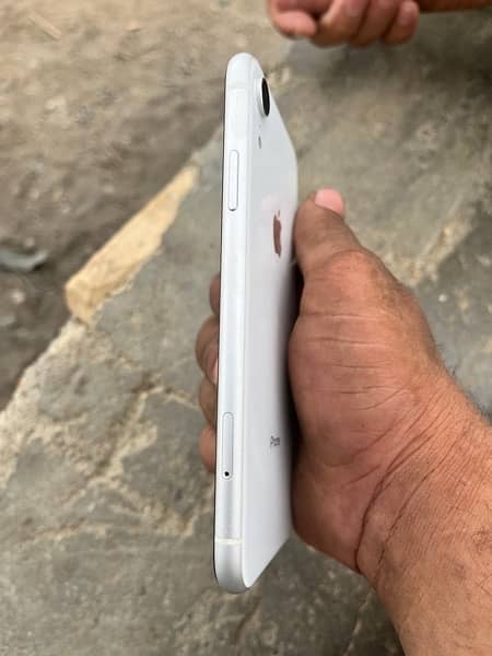 iPhone XR 128 3