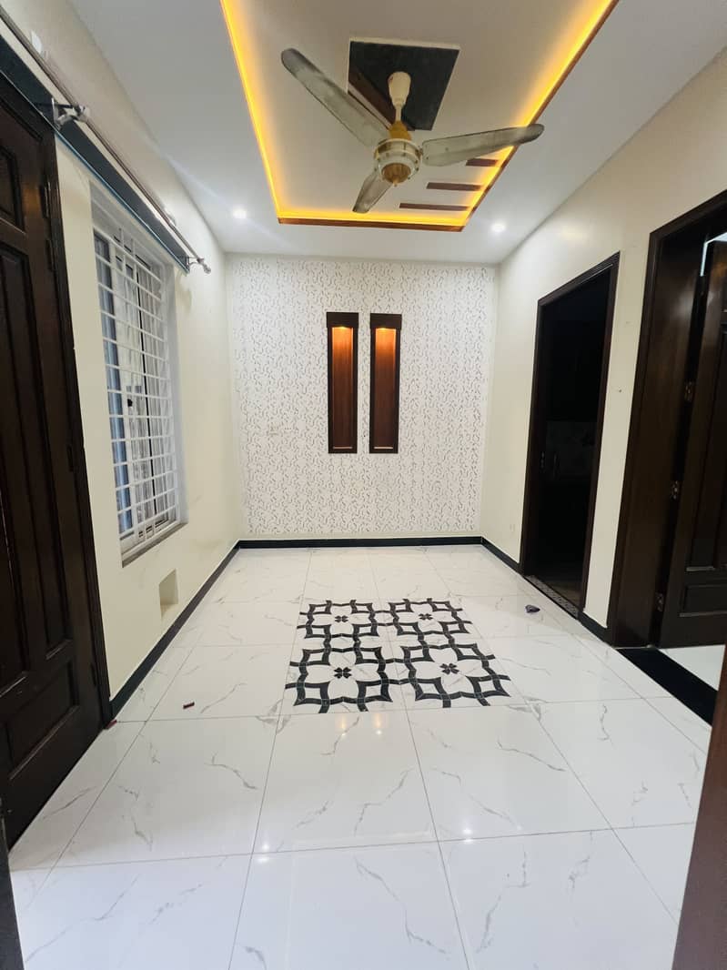 4 marla ideal ground floor for rent in i 11/2 for smal family 1