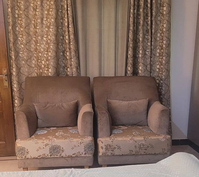 Attractive bedroom sofa chairs 0
