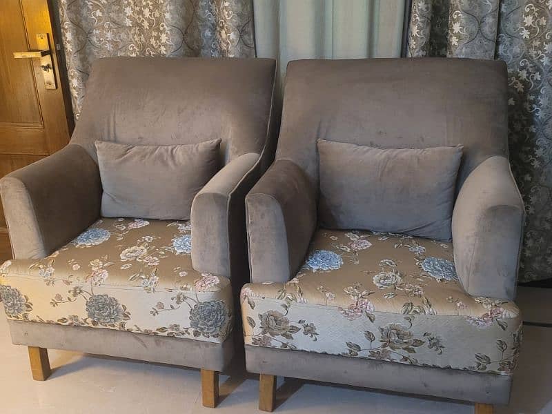 Attractive bedroom sofa chairs 1