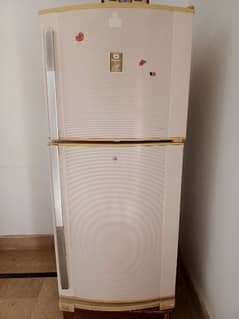 Dawalnce medium size Refrigerator in very Good condition