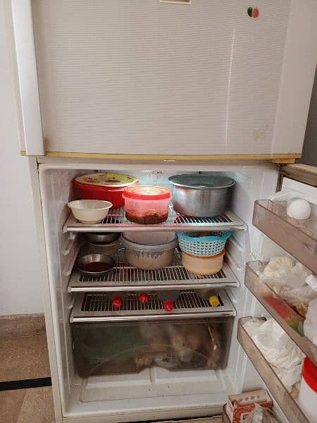 Dawalnce medium size Refrigerator in very Good condition 6