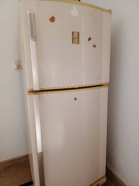 Dawalnce medium size Refrigerator in very Good condition 8