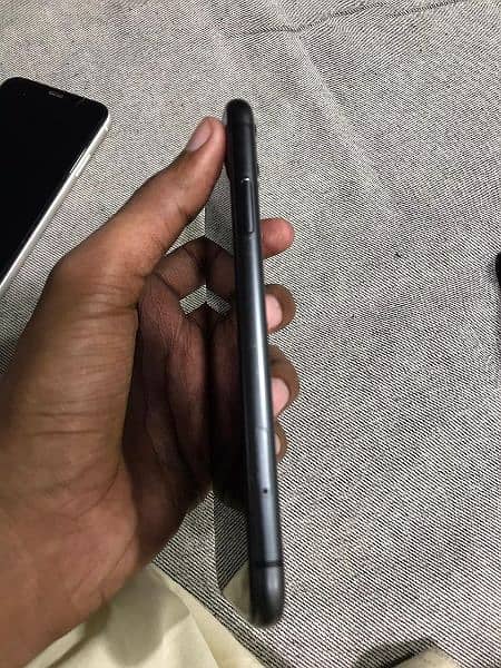 iPhone 11 non PTA 3