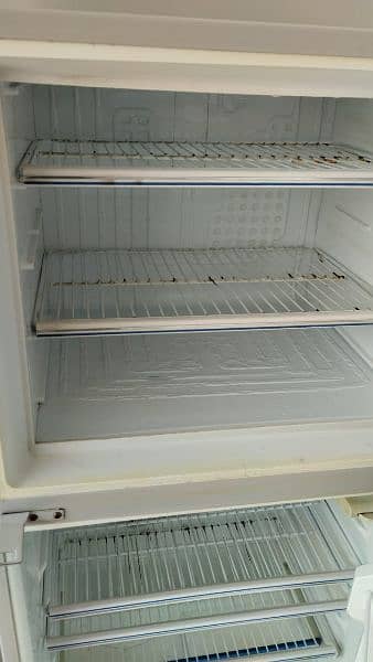 Dawlance refrigerator for sale. 4