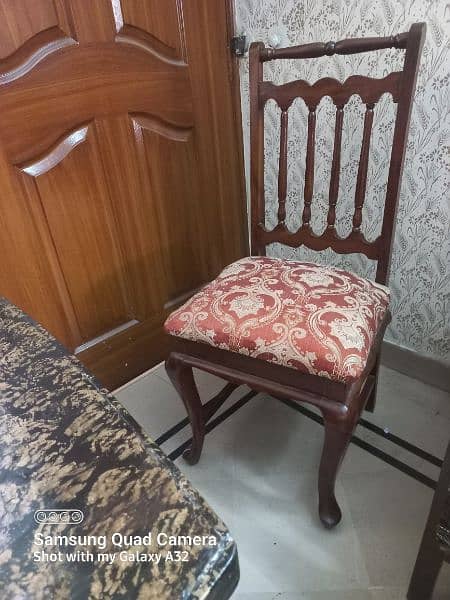 Excellent condition 6 chairs Dining table. 0