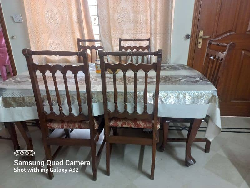 Excellent condition 6 chairs Dining table. 1