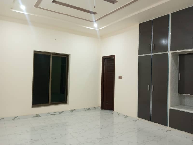 Prime Location 10 Marla House Situated In Khayaban Colony 2 For sale 6