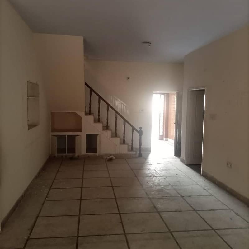 House Sized 10 Marla Is Available For Sale In Madina Town 3