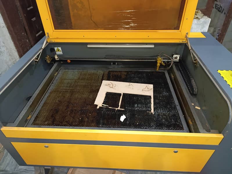 Laser cutting machine 80w 3 feet x 2 feet 1