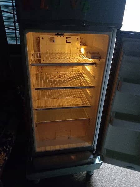 samall size fridge dowlnce. 1