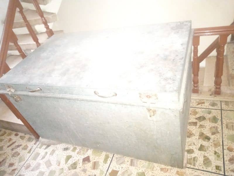 Trunk peti for sale 0