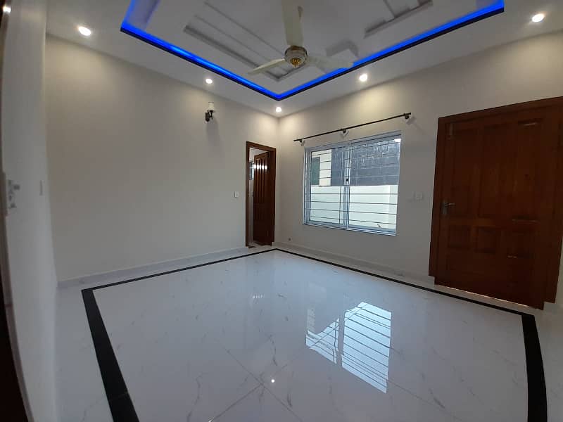 10 Marla Full House For Rent In G-13 Islamabad 7